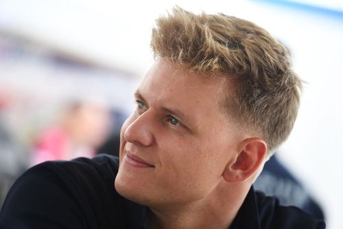 &iquest;Puede Mick Schumacher acabar en Cadillac incluso sin un asiento en la F1?