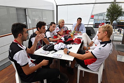 A Sauber a Ferrarira vár, hogy döntsenek Räikkönen/Leclerc kapcsán