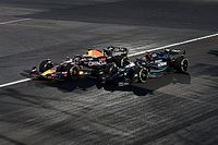 VIDEO: La bronca de Verstappen con Russell por el contacto en Bakú