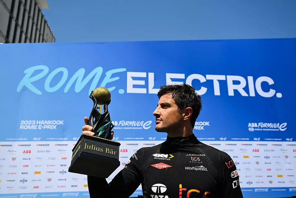 Mitch Evans, Jaguar Racing, with his Julius Baer pole position award 