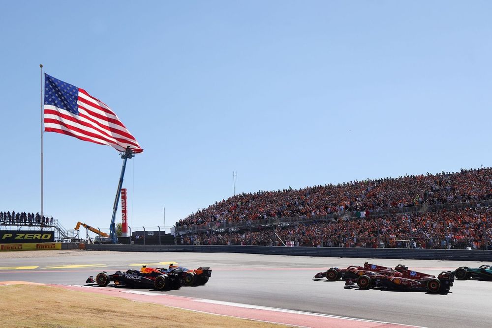 Max Verstappen, Red Bull Racing RB20, Lando Norris, McLaren MCL38