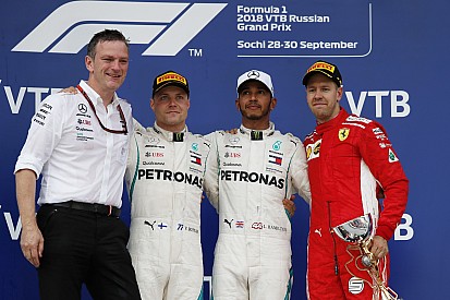 Rusya GP: Hamilton kazandı, Mercedes duble yaptı!