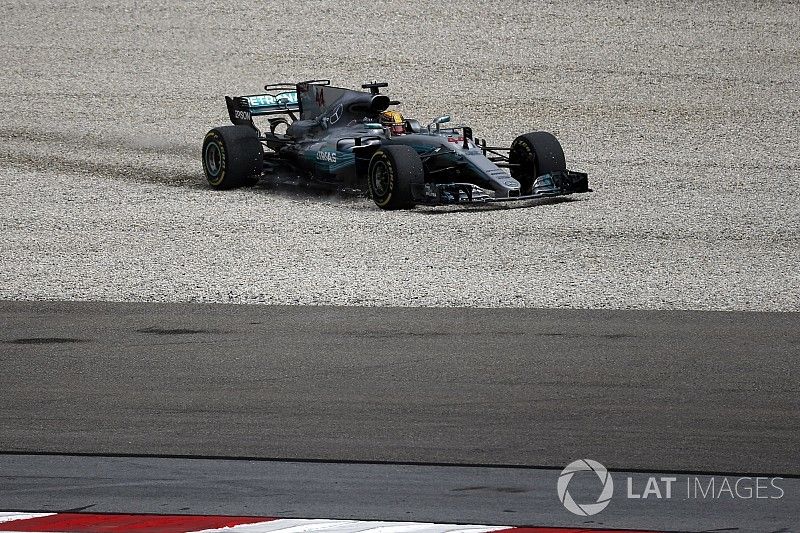 Lewis Hamilton, Mercedes-Benz F1 W08 en la escapatoria