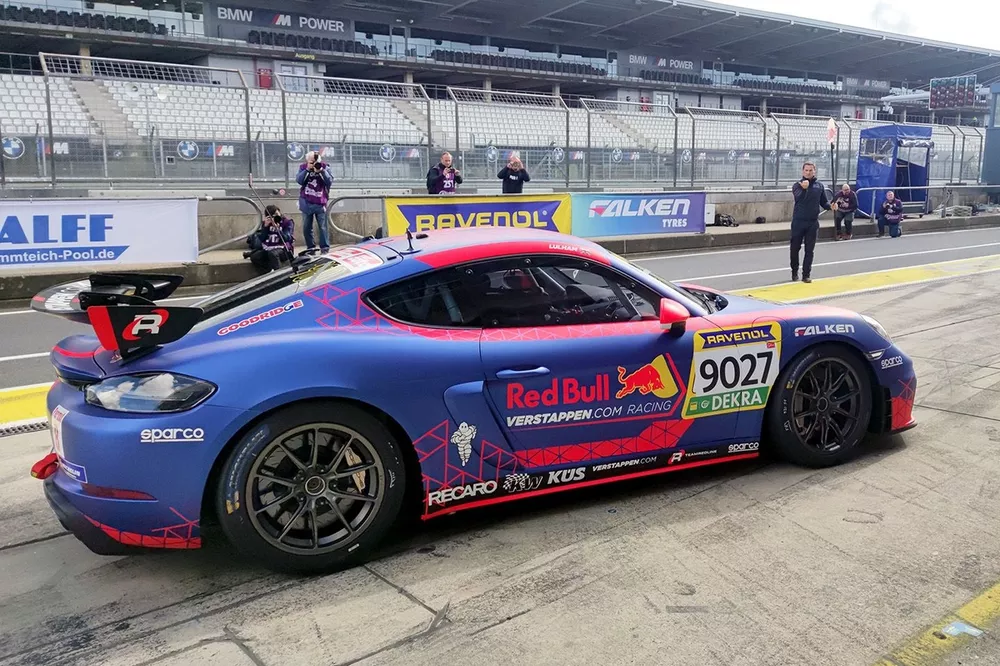 Max Verstappen, Porsche 718 Cayman GT4   