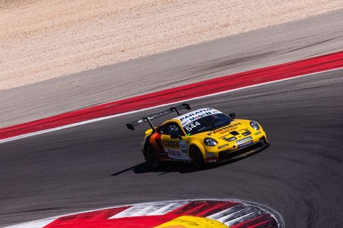 Porsche Cup: Muller lidera TL1 da Carrera Cup no Estoril à frente de Bassani