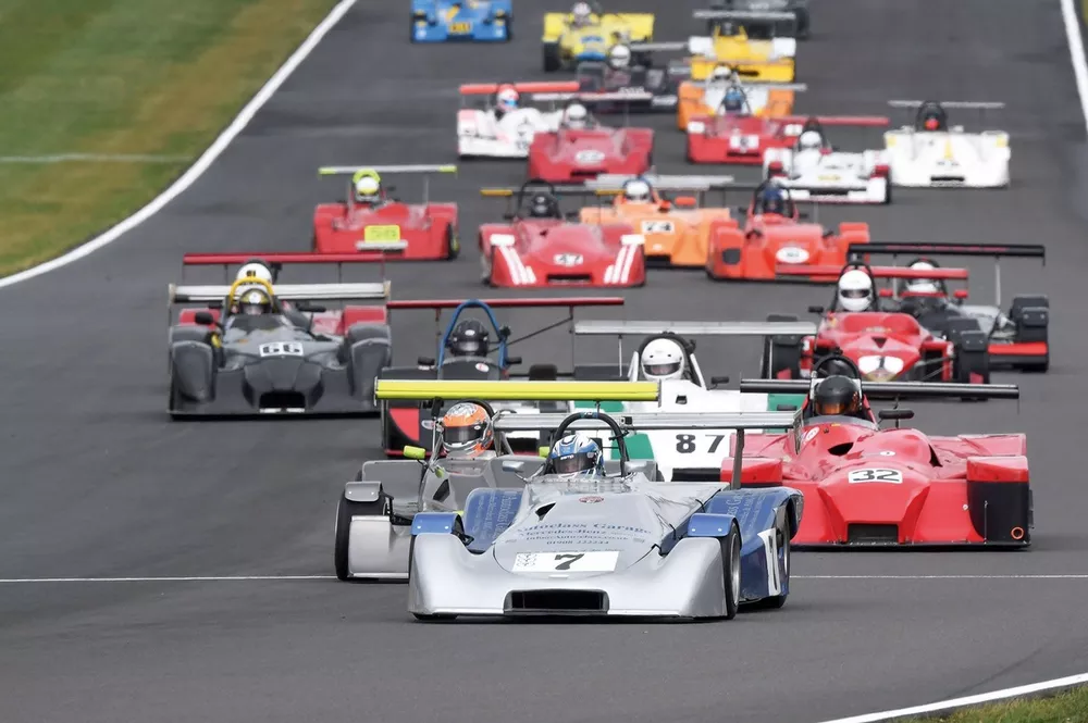 Race 2 start Dickens leads Charteris and Collier