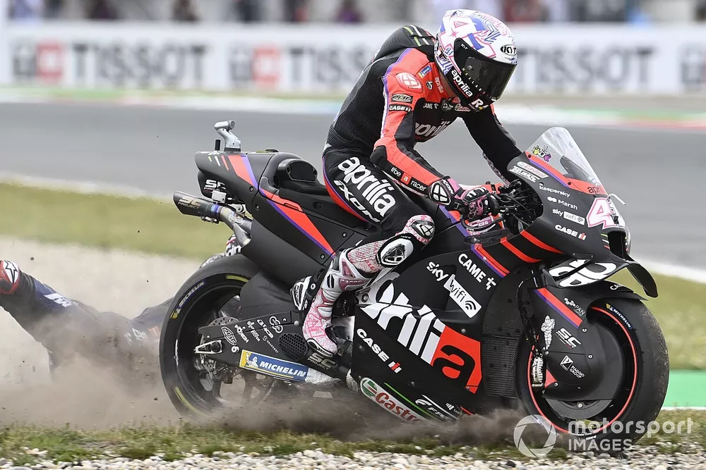 Ca&iacute;da de Aleix Espargar&oacute;, Aprilia Racing Team, Fabio Quartararo, Yamaha Factory Racing 