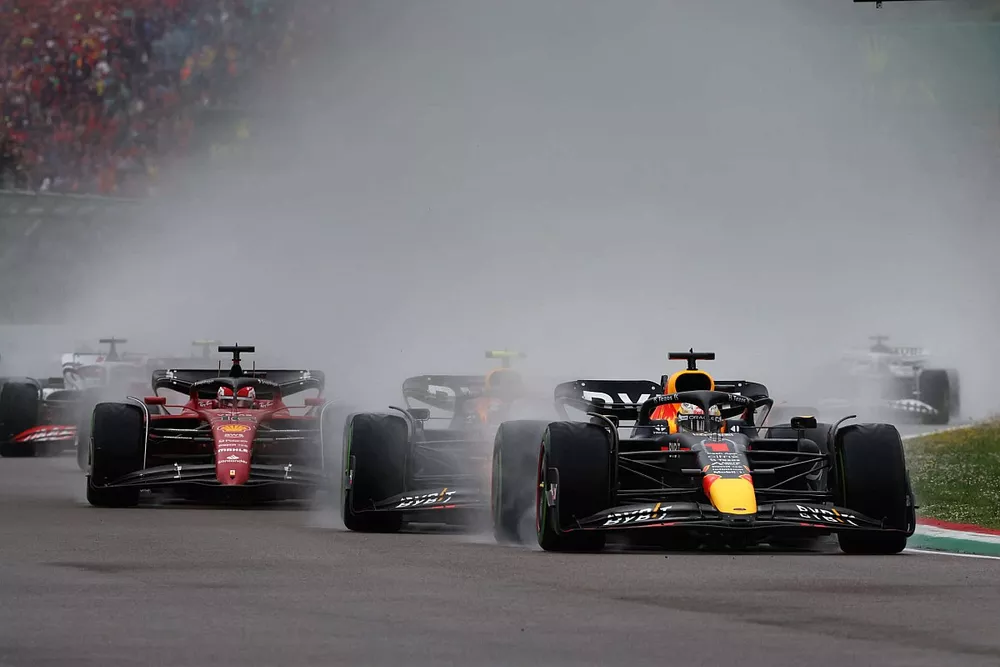 Max Verstappen, Red Bull Racing RB18, Sergio Perez, Red Bull Racing RB18, Charles Leclerc, Ferrari F1-75