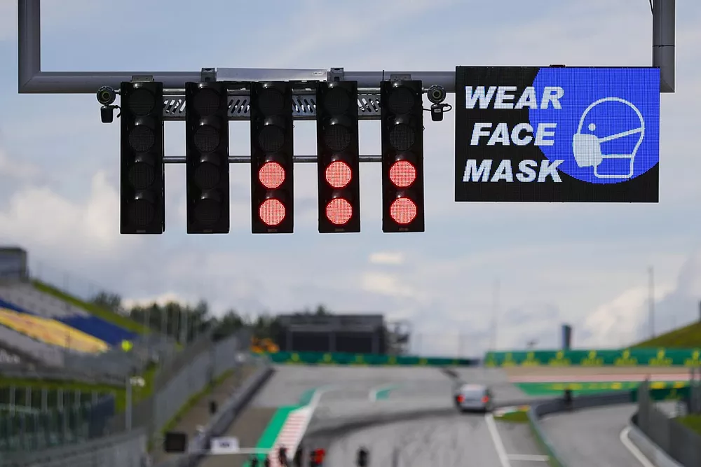 Wear face mask reminder on start finish straight