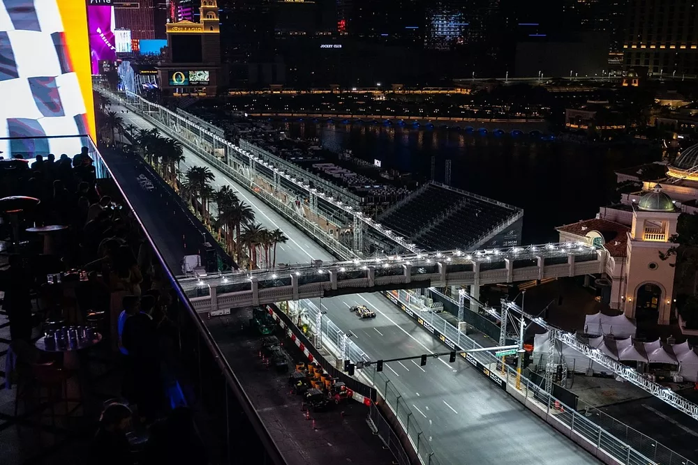 Vista general de la línea de meta desde arriba en el GP de Las Vegas