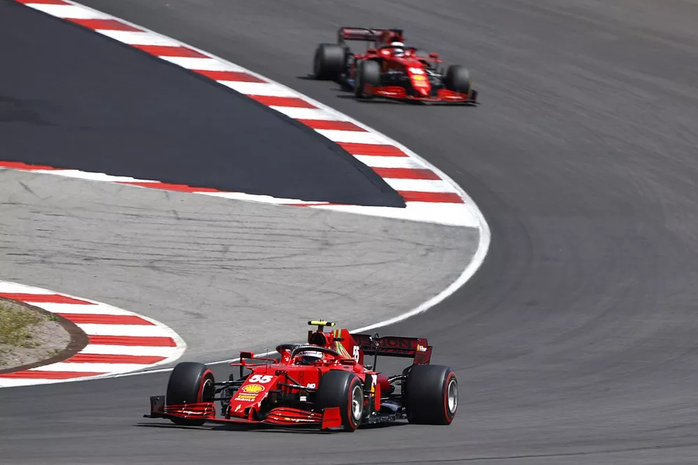Carlos Sainz Jr., Ferrari SF21, Charles Leclerc, Ferrari SF21