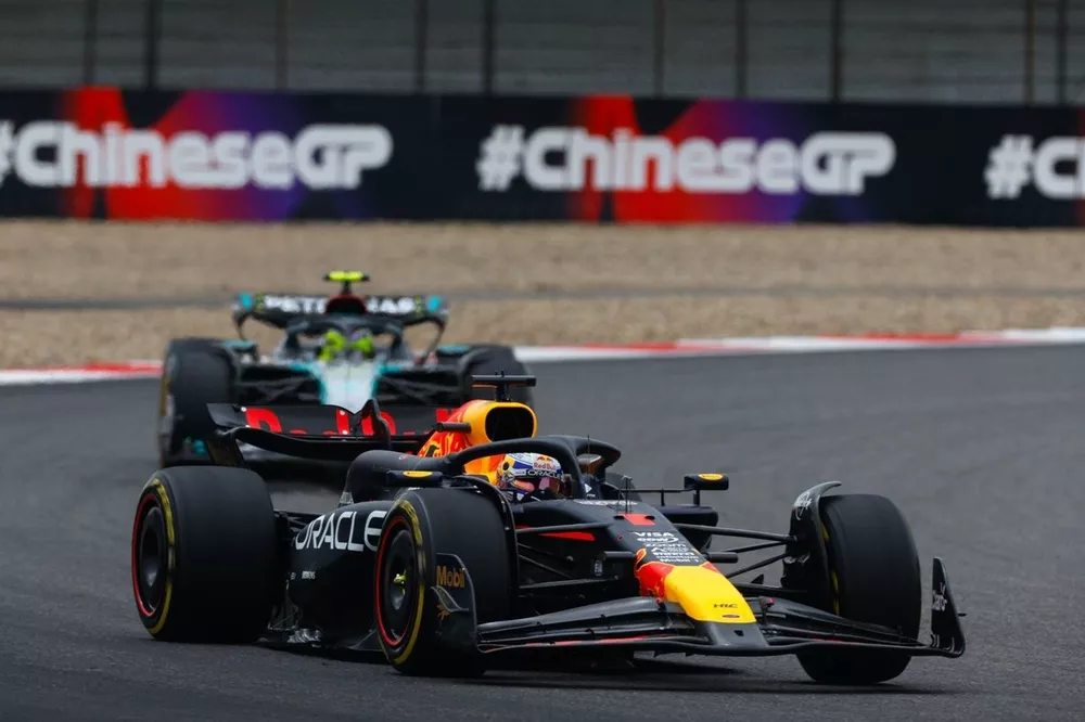 Max Verstappen, Red Bull Racing RB20, Lewis Hamilton, Mercedes F1 W15