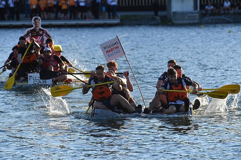 Williams en la carrera de balsas
