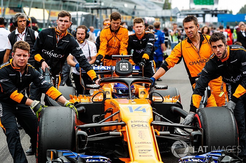 Алонсо счел ошибкой решение McLaren не менять двигатель перед Спа и Монцей