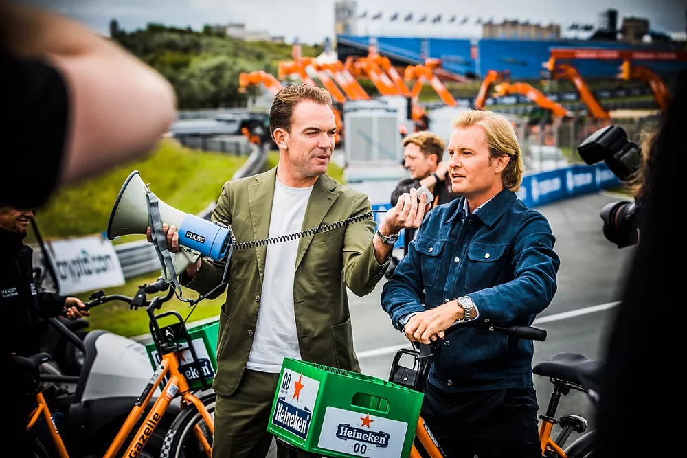 Robert Doornbos interviewt Nico Rosberg