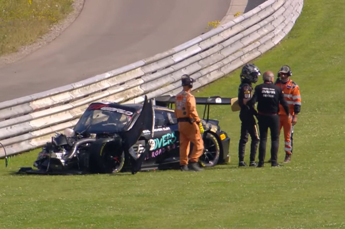 GTWC | Spa: bruttissimo incidente, Heinrich miracolato dopo aver centrato Mason