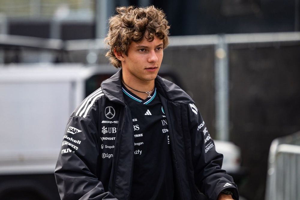 Jacques Villeneuve Cuestiona la Preparación de Kimi Antonelli para la F1 Tras Penalizaciones en el GP de Países Bajos