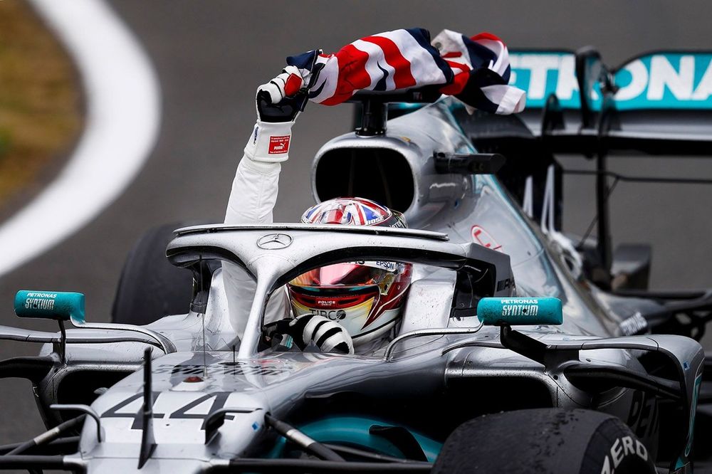 Ganador de la carrera Lewis Hamilton, Mercedes AMG F1

