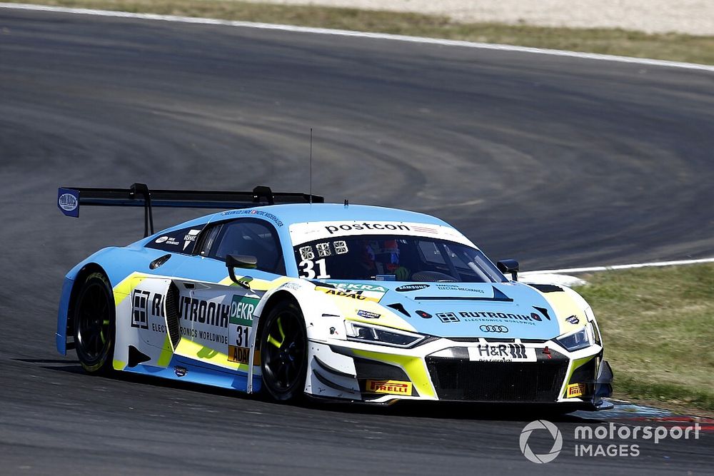 #31 Rutronik Racing Audi R8 LMS: Patric Niederhauser, Kelvin van der Linde