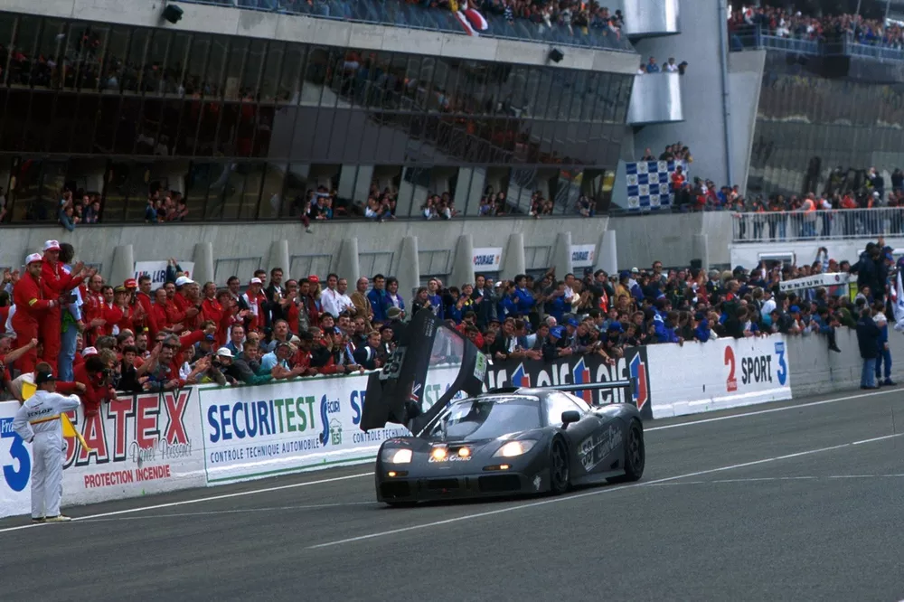 Race winner #59 Kokusai Kaihatsu Racing McLaren F1 GTR: Yannick Dalmas