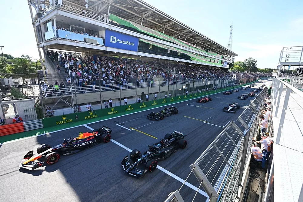 Sergio Perez, Red Bull Racing RB19, George Russell, Mercedes F1 W14, Lewis Hamilton, Mercedes F1 W14, Yuki Tsunoda, AlphaTauri AT04, Charles Leclerc, Ferrari SF-23, au d&eacute;part