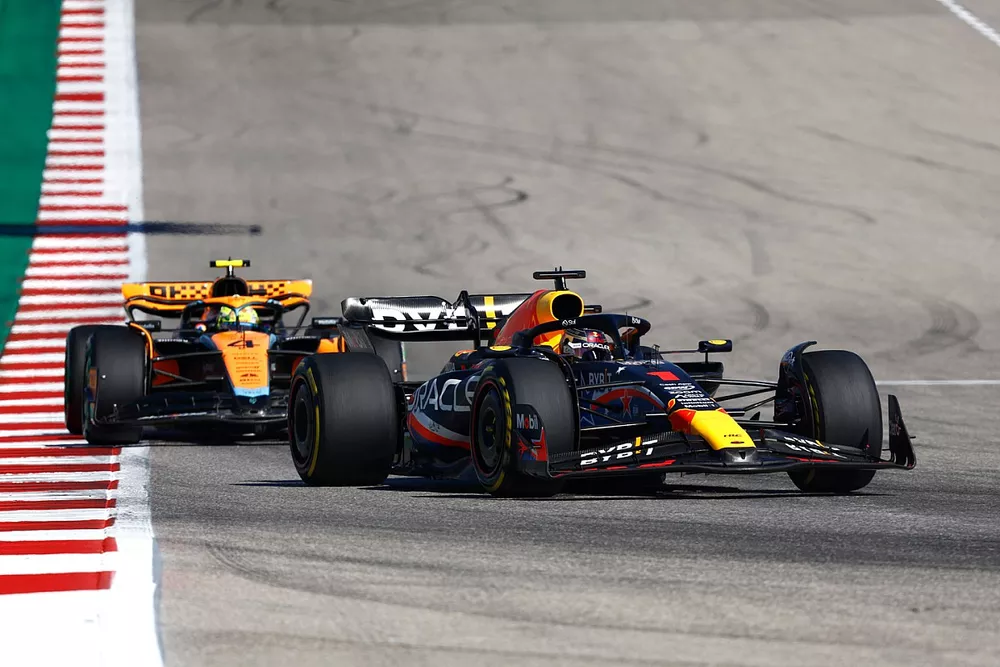 Max Verstappen, Red Bull Racing RB19, Lando Norris, McLaren MCL60