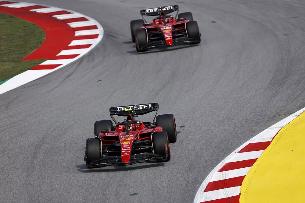 Carlos Sainz, Ferrari SF-23, Charles Leclerc, Ferrari SF-23