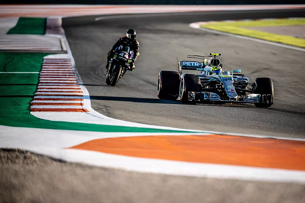 Lewis Hamilton, Yamaha MotoGP YZR-M1, Valentino Rossi, Mercedes-AMG F1 W08
