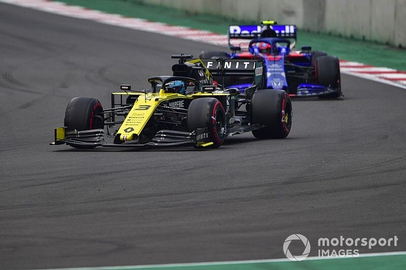 Daniel Ricciardo, Renault R.S.19, Pierre Gasly, Toro Rosso STR14