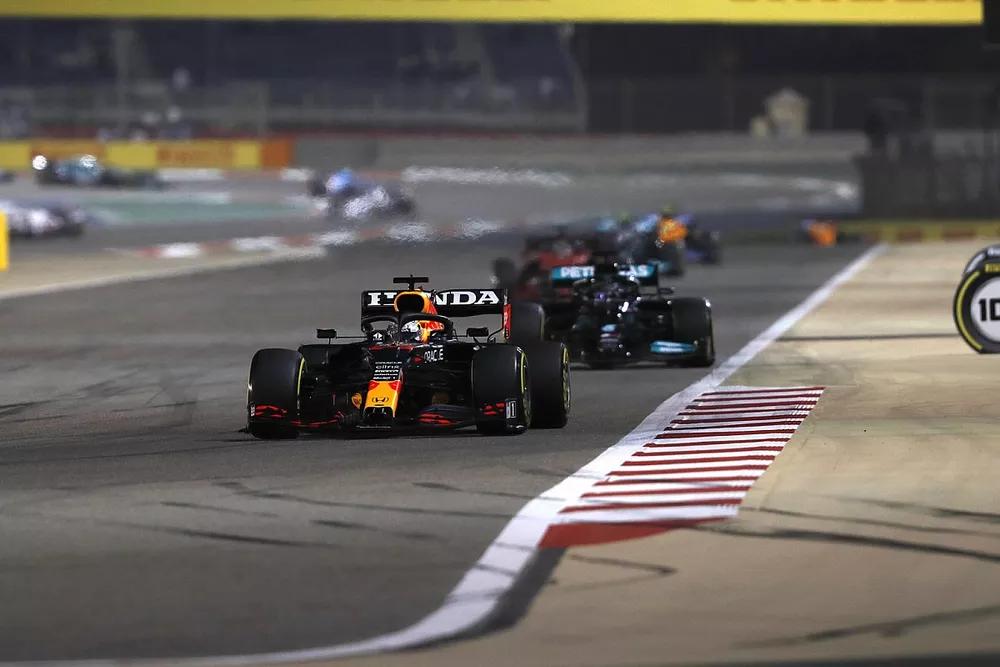 Max Verstappen, Red Bull Racing RB16B, Lewis Hamilton, Mercedes W12
