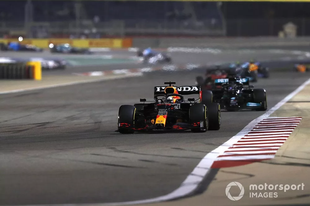 Max Verstappen, Red Bull Racing RB16B, Lewis Hamilton, Mercedes W12