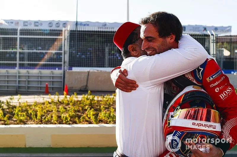 J&eacute;r&ocirc;me d'Ambrosio, Mahindra Racing, 1st position, celebrates with Dilbagh Gill, Team Principal, Mahindra Racing