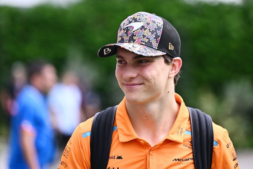 Oscar Piastri, McLaren F1 Team, arrives at the track 