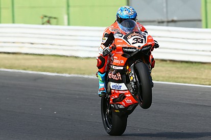 Course 2 - Trois ans après, Melandri renoue avec la victoire en Superbike
