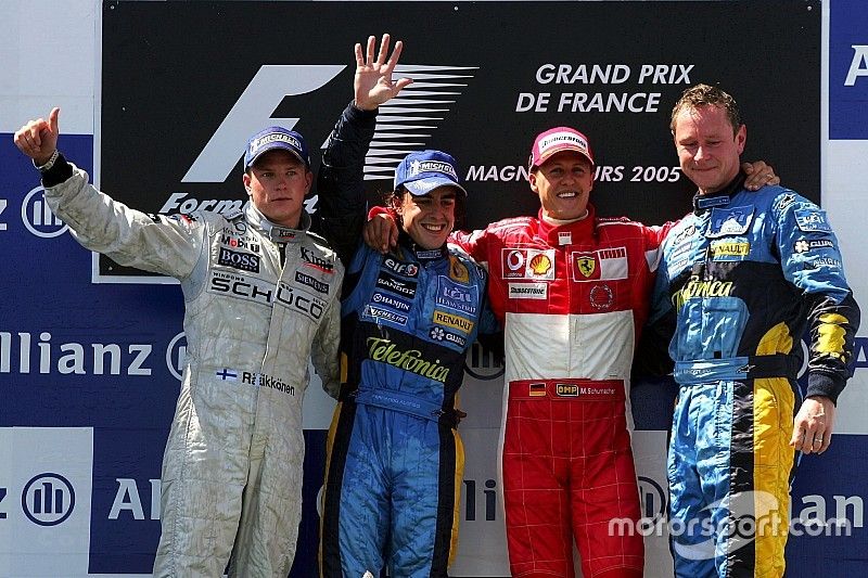 Podio: Kimi Raikkonen, McLaren, Fernando Alonso, Renault F1 Team, Michael Schumacher, Ferrari y Jonathan Wheatley