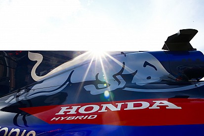 Галерея: сезон Toro Rosso у променях сонця, що сходить