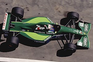 F1 アストンマーティン 実車 ボディ パーツ 本物 アロンソ HONDAホンダ fernando-alonso-aston-martin-a.jpg