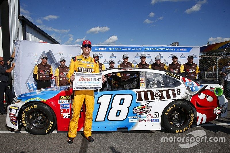 Ganador de la pole Kyle Busch, Joe Gibbs Racing Toyota