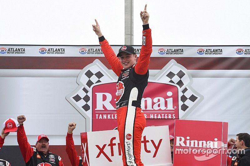 Ganador de la carrera Christopher Bell, Joe Gibbs Racing, Toyota Supra Rheem