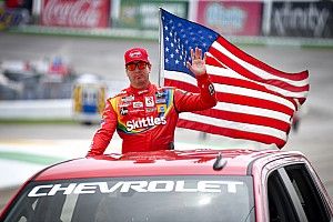 Kyle Busch z pole position