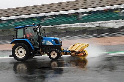 Silverstone volverá a reasfaltar la pista tras el fiasco de 2018