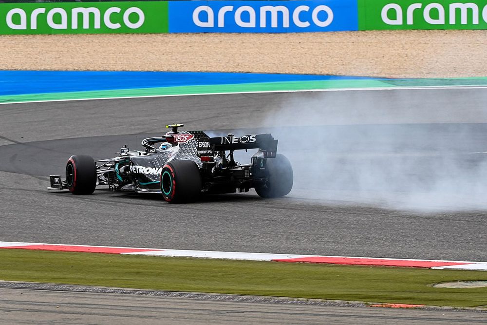 Valtteri Bottas, Mercedes F1 W11 con humo