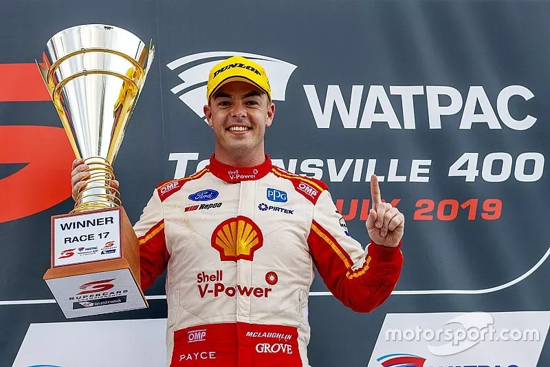 Podium: race winner Scott McLaughlin, DJR Team Penske
