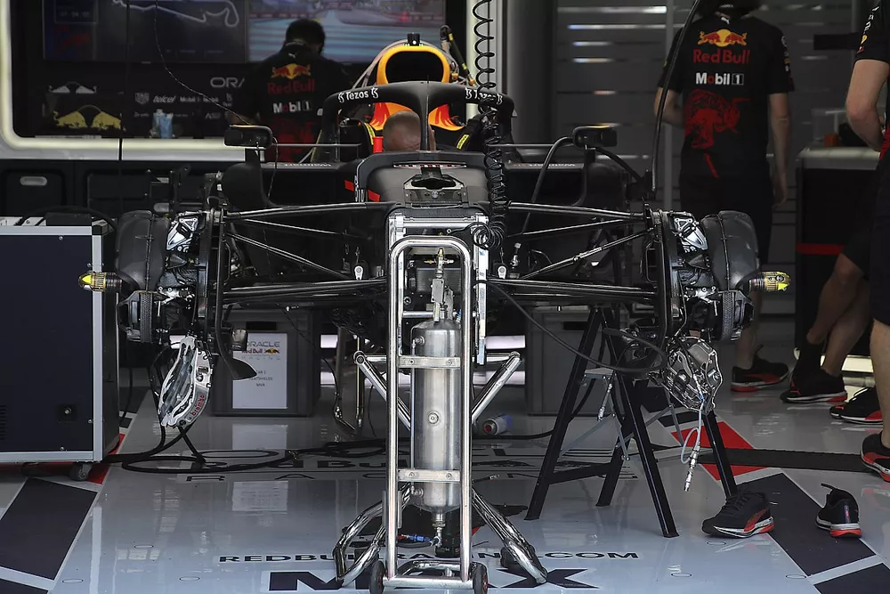Vista frontal del Red Bull Racing RB18