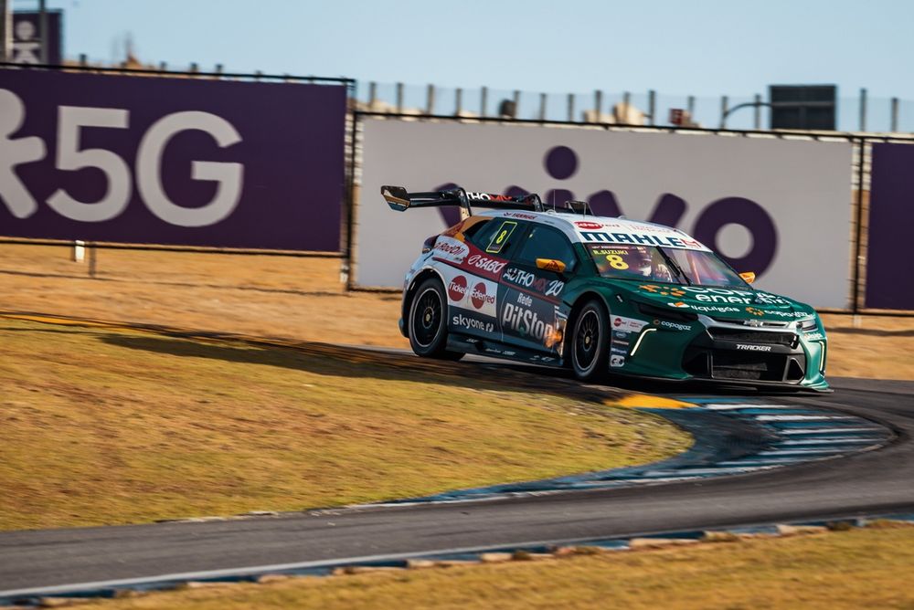 Rafael Suzuki conquistou a pole position da 3ª etapa de Mogi Guaçu na Stock Car de 2025.