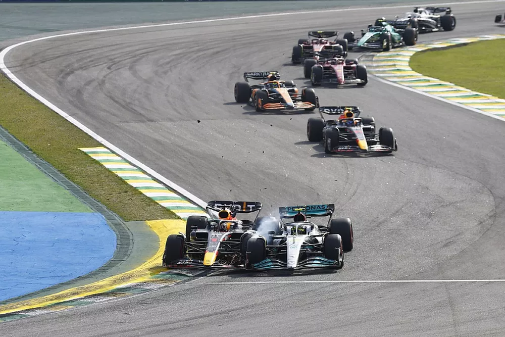 Max Verstappen, Red Bull Racing RB18, Lewis Hamilton, Mercedes W13, collide