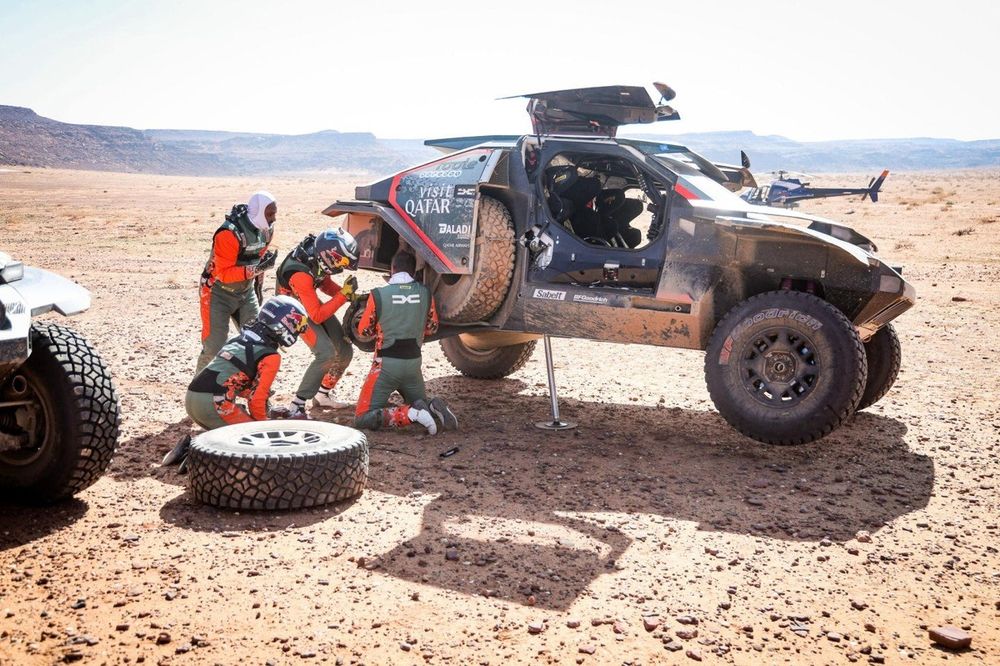 #200 The Dacia Sandriders Dacia: Nasser Al-Attiyah, Boulanger Edouard, #212 The Dacia Sandriders Dacia: Cristina Gutiérrez, Pablo Moreno