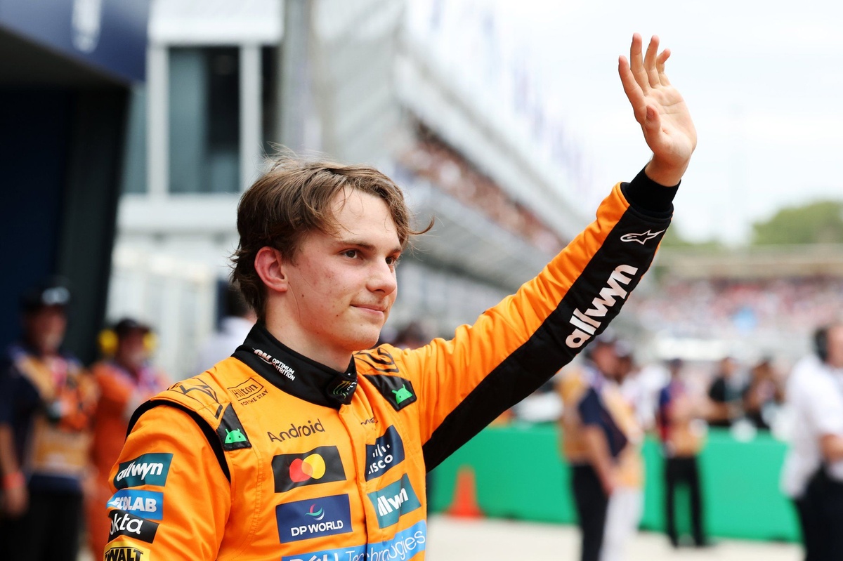 https://cdn-8.motorsport.com/images/amp/0RrXVGO0/s6/oscar-piastri-mclaren.jpg
