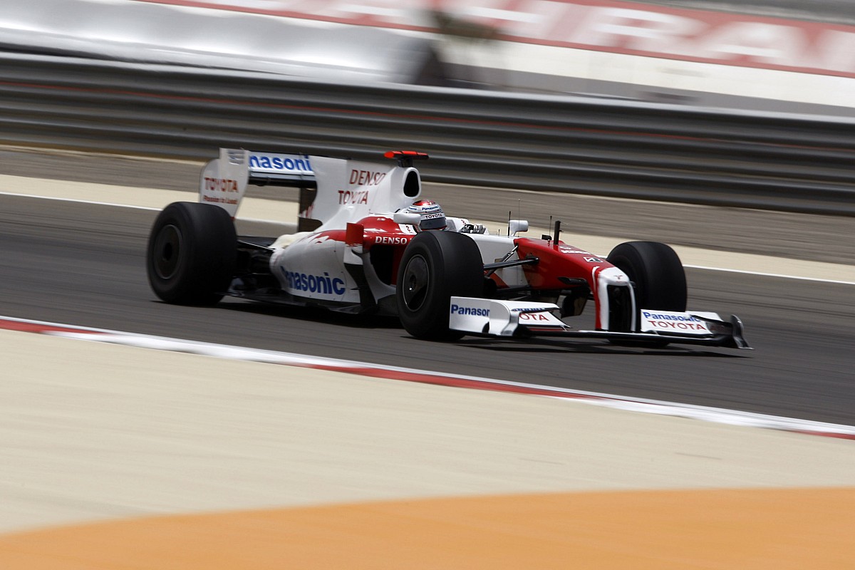 【特注】TOYOTA TF109 J.Trulli Jarno TRULLI testdrives the Toyota TF109 Formula One racecar