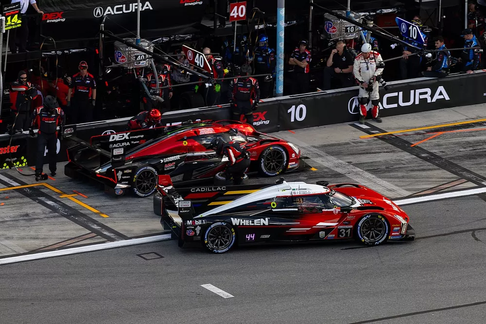 #31 Action Express Racing Cadillac V-Series.R: Pipo Derani, Jack Aitken, Tom Blomqvist, #40 Wayne Taylor Racing with Andretti Acura ARX-06: Jordan Taylor, Louis Deletraz, Colton Herta, Jenson Button
